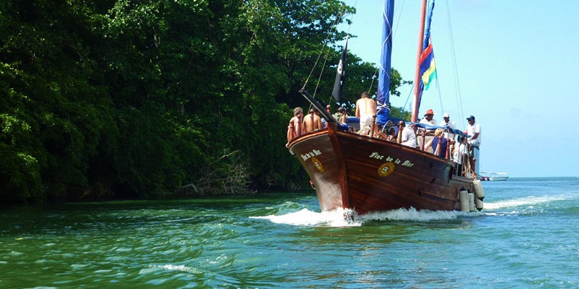 Pirate Boat to Ile Aux Cerfs Island