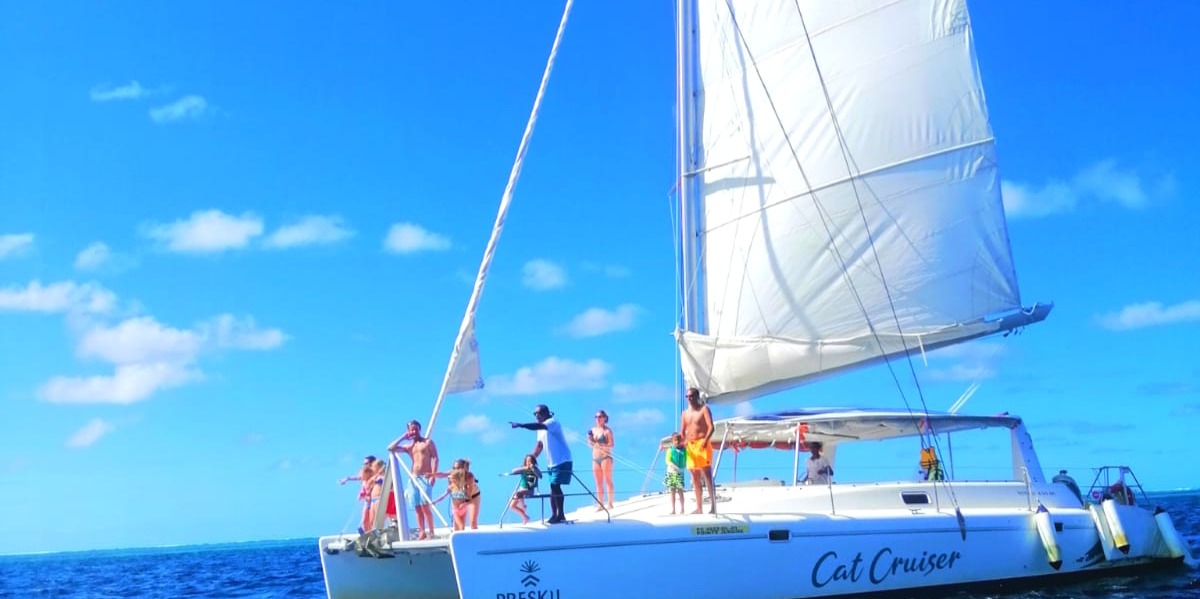 Catamaran Cruise South East to Ile Aux Cerfs